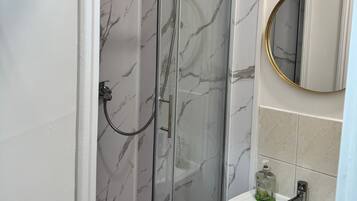 Shower, hair dryer, towels