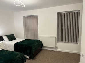3 bedrooms, free WiFi, bed sheets - 4-bed Central London Home - Sleeps 8 (London)