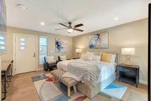 3 habitaciones, escritorio, tabla de planchar con plancha y wifi gratis