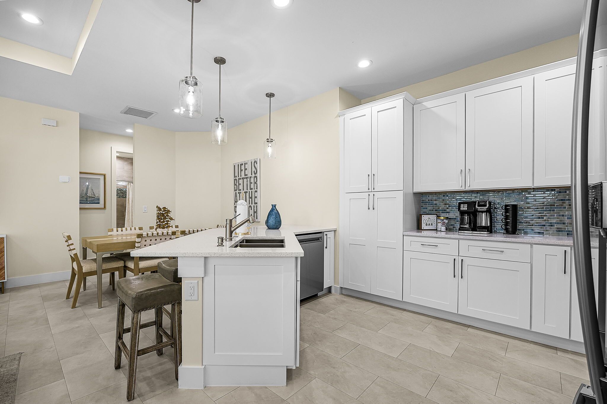 冰箱、微波炉、烤箱、炉灶