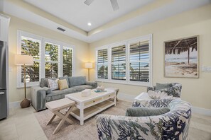 Téléviseur, bureau