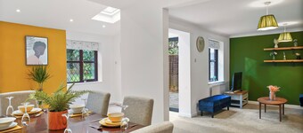 Beautiful 5 bedroom house in Stone,Aylesbury, 2 Free parking 