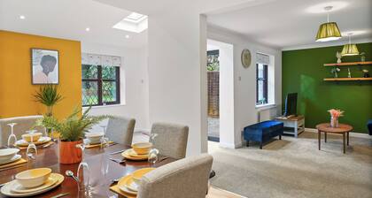 Beautiful 5 bedroom house in Stone,Aylesbury, 2 Free parking