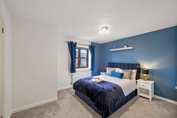 5 bedrooms, iron/ironing board, WiFi