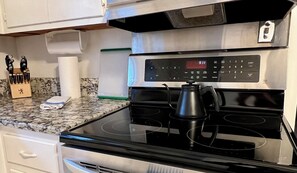 Mikrobølgeovn, ovn, kogeplade, opvaskemaskine