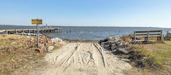 Seabbatical with Water Views, Close to Downtown