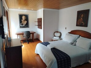 Deluxe Room, Mountain View | 1 bedroom, Egyptian cotton sheets, premium bedding, down duvets - Elias di Caprio (Bogotá)