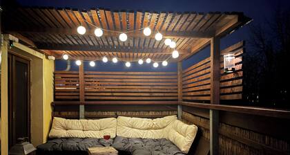 Bamboo, jungle, roof terrace & convenient to the center