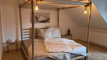 2 Schlafzimmer, Schreibtisch, Bügeleisen/Bügelbrett, Reisekinderbett