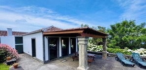 Outdoor dining - Casa da Serreta 15 by PontaNegraAzores (Serreta)