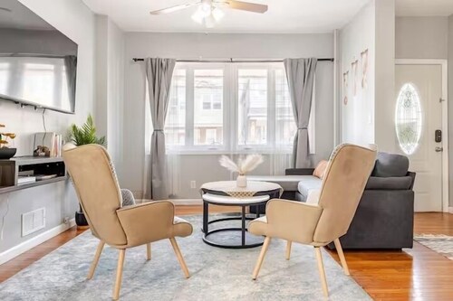Free parking, Safe Area -close to NYC and Newark Airport,  2-bedroom apartment.