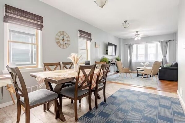 Dining - Free parking, Safe Area -close to NYC and Newark Airport,  2-bedroom apartment. (Bayonne)