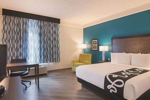 Unit with 1 King bed