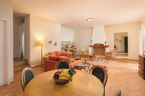 Interior - Attractive Villa, A/C, Large Private Pool & Idyllic Setting in the Sought-After Area of Gastouri! (Kerkira)