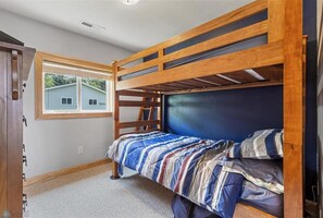 4 bedrooms, WiFi, bed sheets
