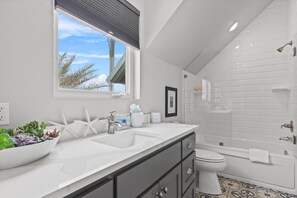 House, 1 Queen Bed with Sofa bed (Sugar Sand Cottage A) | Bathroom - Sugar Sand Cottage A (Port St. Joe)