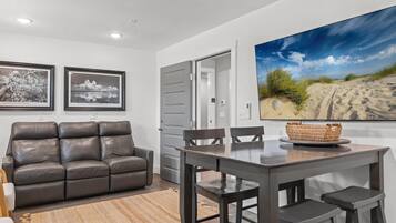 Nhà, nhiều giường (Sugar Sand Cottage B) | Nội thất