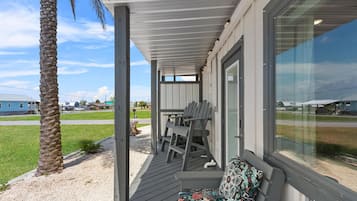 Nhà, nhiều giường (Sugar Sand Cottage B) | Hiên