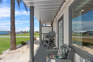 Casa, varias camas (Sugar Sand Cottage B) | Terraza o patio