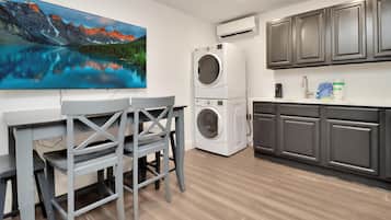 House, Multiple Beds (Sugar Sand Cottage B) | Interior