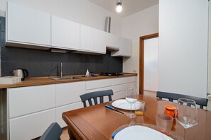 Fridge, oven, stovetop, dishwasher - Donna Anna's House by Rentbeat (Civitavecchia)