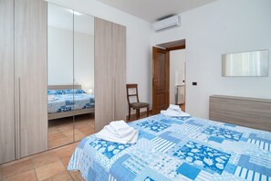 2 bedrooms, iron/ironing board, travel cot, WiFi