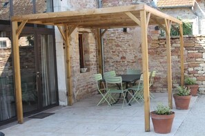 تناول الطعام بالخارج