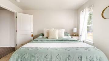 2 bedrooms, iron/ironing board, WiFi, bed sheets