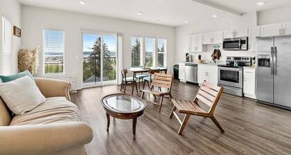 Top floor corner condo with UNREAL views of Commencement Bay + DT Tacoma skyline