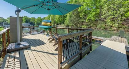 Lakefront Resort/ Pool/ Epic Gameroom/ EVCharger / Pickleball Court / Hot Tub