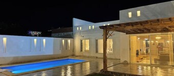 Luxury white villa W/pool