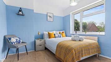 5 bedrooms, iron/ironing board, WiFi, bed sheets