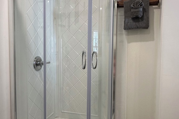 Dusche, Haartrockner, Handtücher, Seife