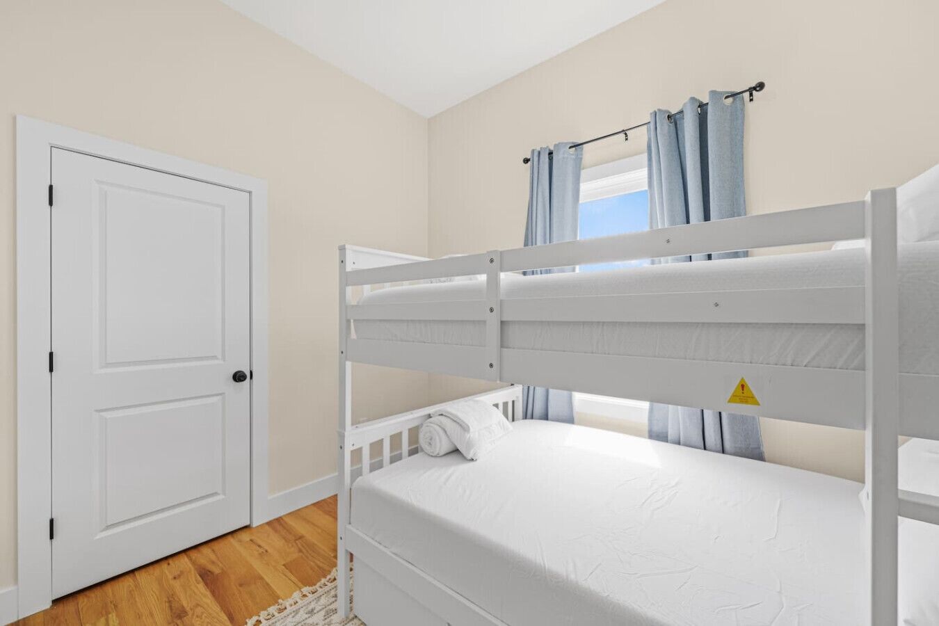 3 Schlafzimmer, Schreibtisch, Bügeleisen/Bügelbrett, Reisekinderbett