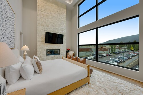 Mountain Views & Hot Tub | Jackson Escape