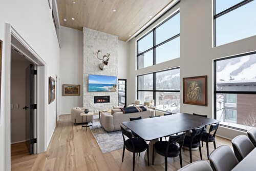 Jackson Mountain Condo | Fireplace, Hot Tub & Deck