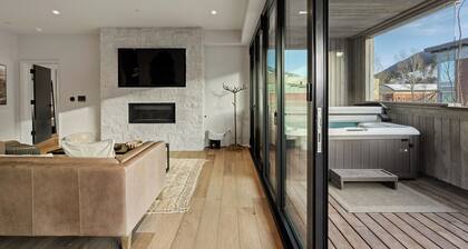 Downtown Jackson Retreat | Hot Tub, Balcony Views
