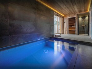 Piscine intérieure, piscine chauffée