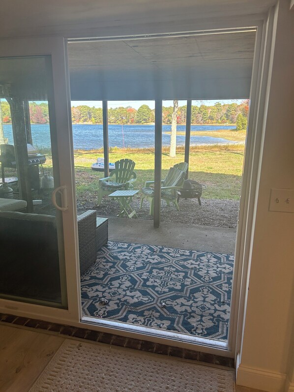 Interior - Pond front in Yarmouth, off Rt28 close to everything ! (Yarmouth)