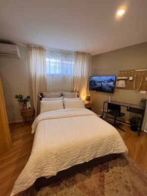 1 bedroom, iron/ironing board, WiFi, bed sheets - A cosy and private studio in Boronia for two with yard (Boronia)
