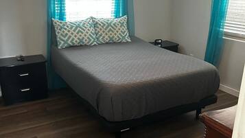 3 slaapkamers, een strijkplank/strijkijzer, wifi, beddengoed