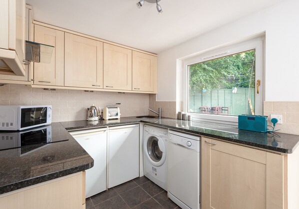 Fridge, microwave, oven, dishwasher