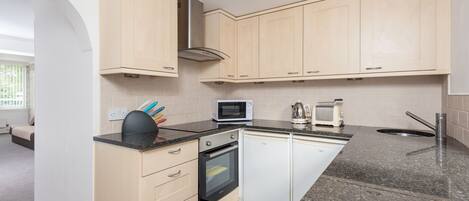 Køleskab, mikrobølgeovn, ovn, opvaskemaskine