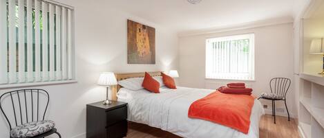 2 makuuhuonetta, silitysrauta/-lauta, ilmainen Wi-Fi, vuodevaatteet