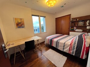 4 chambres, fer et planche à repasser, Wi-Fi, literie fournie