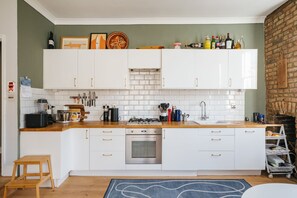 كرسي للأطفال، مائدة طعام