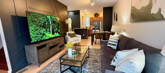 Charming Downtown Dayton Townhome with private garage