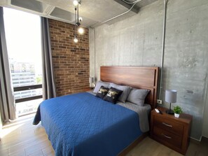 2 عدّة غرف نوم ومكواة/لوح كي وواي فاي وملاءات أسرّة