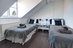 3 chambres, fer et planche à repasser, Wi-Fi gratuit, draps fournis