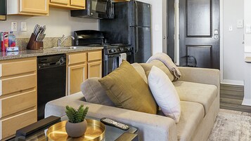 Studio | Private kitchen | Full-size fridge, microwave, oven, stovetop